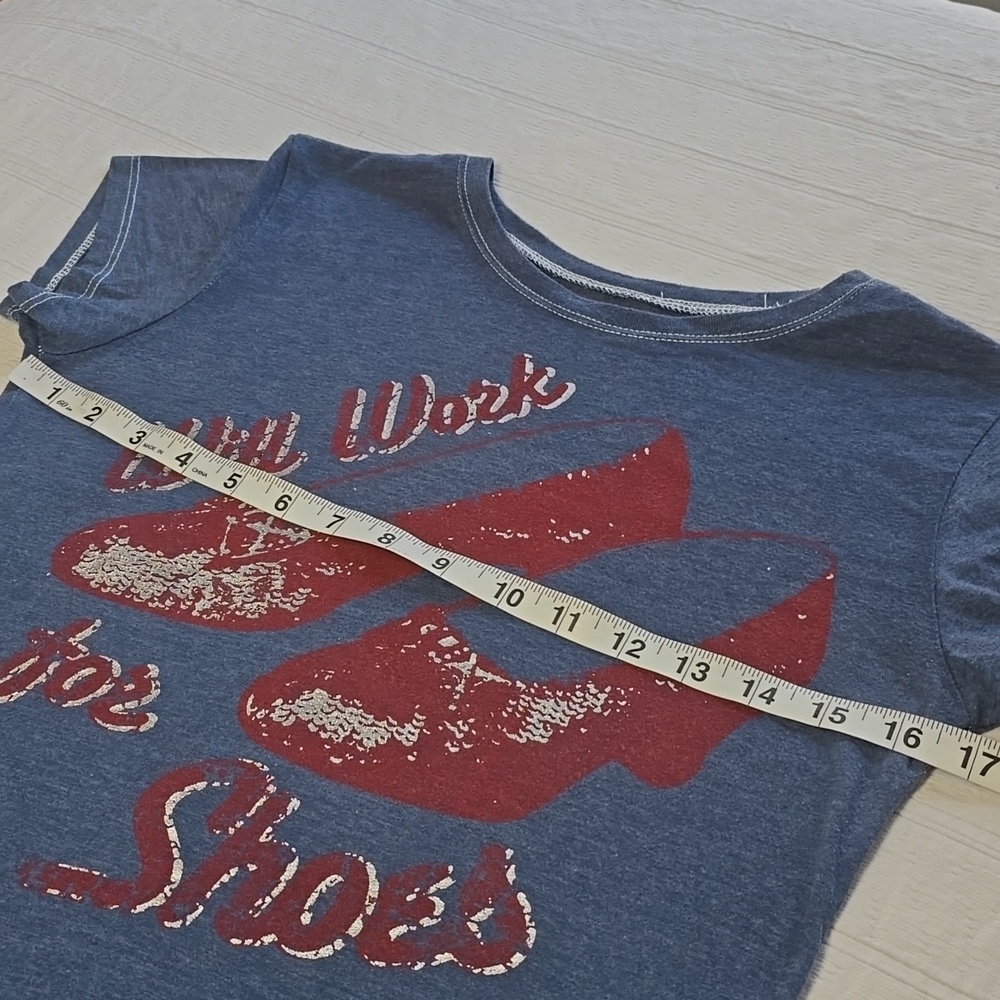 Wizard of Oz "Will Work for Shoes" Graphic Tee Women's Size Medium - Picture 6 of 8